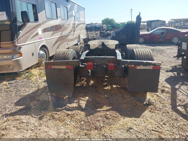 3AKJGLD55FSGA4010 Freightliner detroit diesel dd15 ev