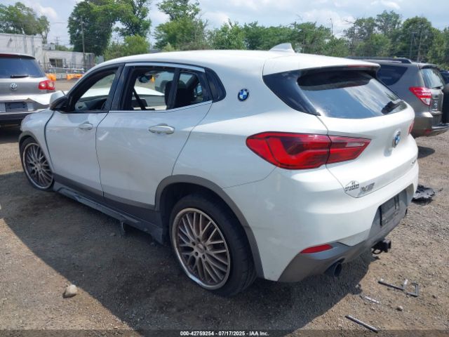 2018 BMW X2 WBXYJ5C30JEF79939 Photo 2