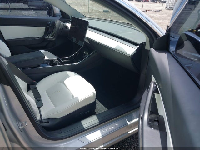 2018 TESLA MODEL 3 5YJ3E1EB7JF074825 Photo 4