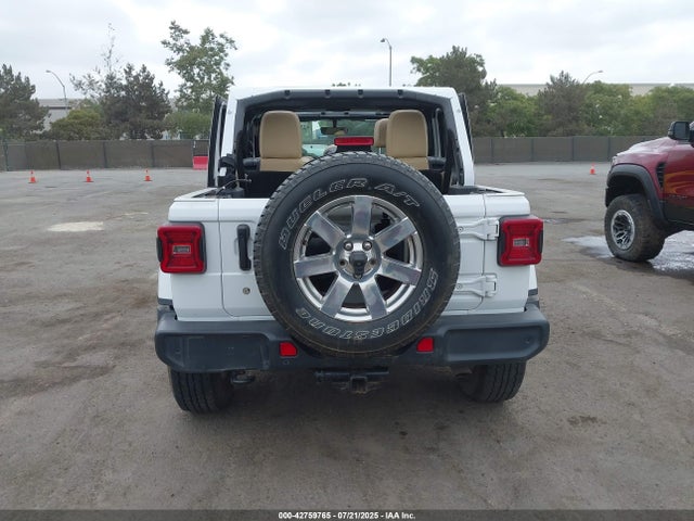 1C4HJXEN8JW261176 Jeep Wrangler