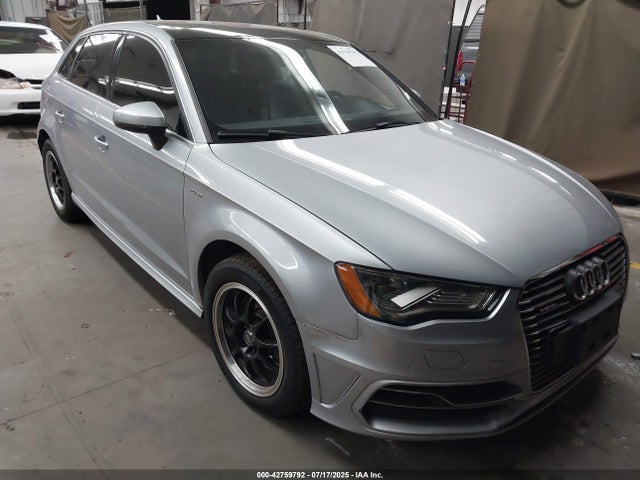2016 AUDI A3 E-TRON WAUTPBFF7GA133968 Photo 0