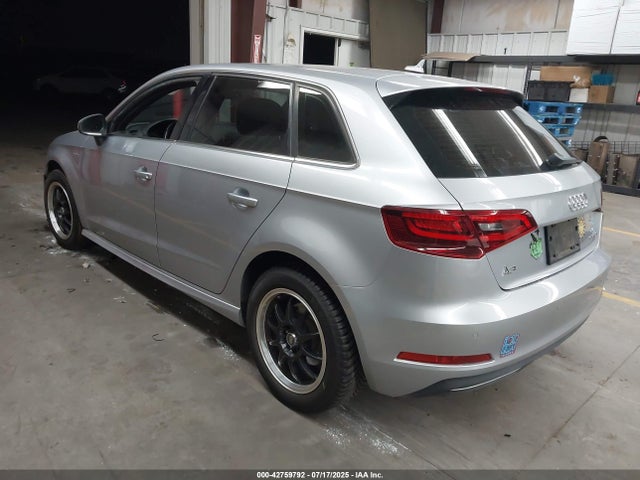 2016 AUDI A3 E-TRON WAUTPBFF7GA133968 Photo 2