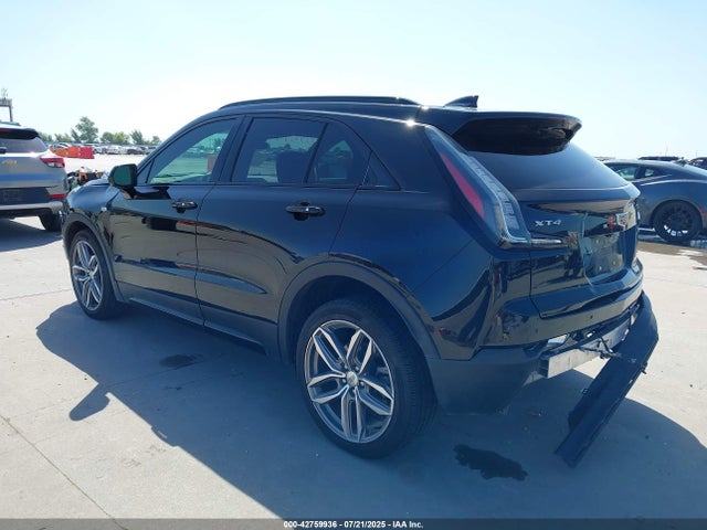 2019 CADILLAC XT4 1GYFZER41KF115428 Photo 2