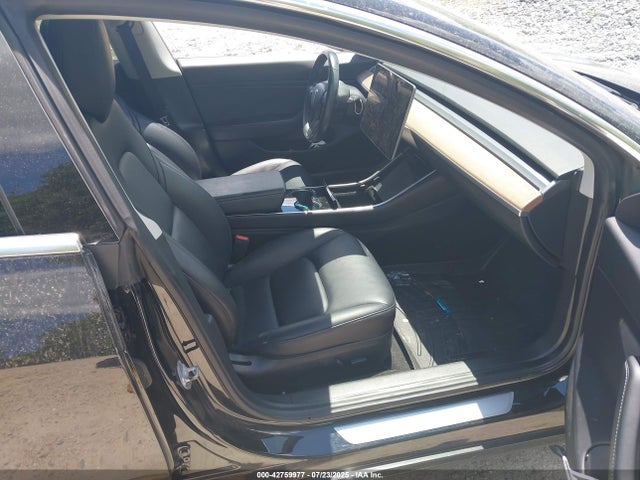 5YJ3E1EB4JF188104 Tesla MODEL 3