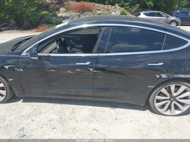 5YJ3E1EB4JF188104 Tesla MODEL 3