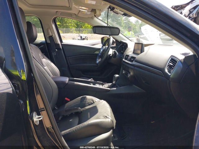 3MZBN1W33JM212369 Mazda py
