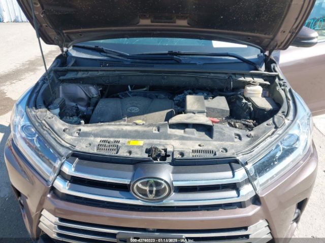 2017 TOYOTA HIGHLANDER 5TDDZRFH2HS367211 Photo 9
