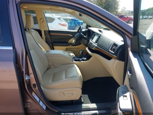 2017 TOYOTA HIGHLANDER 5TDDZRFH2HS367211 Photo 4