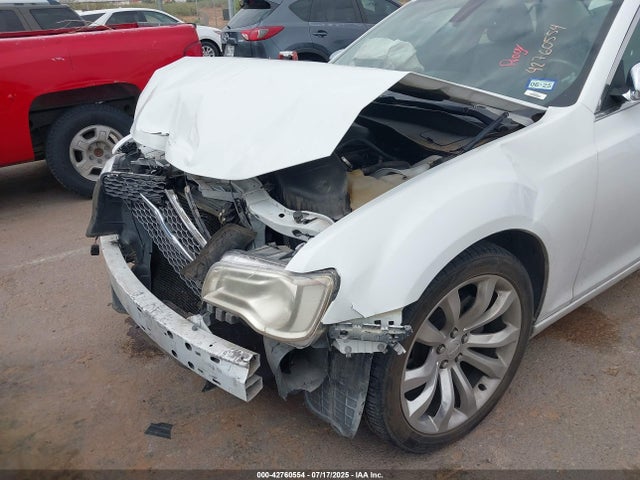 2C3CCAEG8JH137141 Chrysler 300