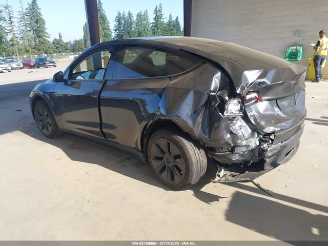 2024 TESLA MODEL Y 7SAYGDEE7RF153633 Photo 2