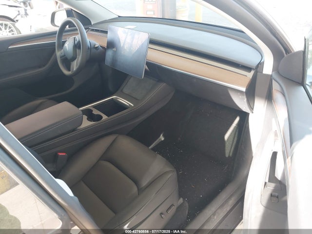 2024 TESLA MODEL Y 7SAYGDEE7RF153633 Photo 4