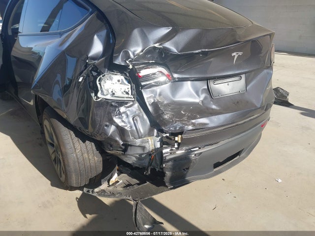 2024 TESLA MODEL Y 7SAYGDEE7RF153633 Photo 5