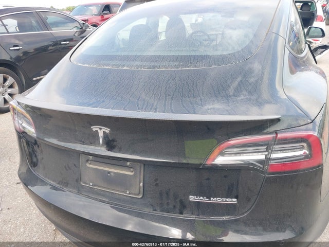 5YJ3E1EC9MF065041 Tesla 2021