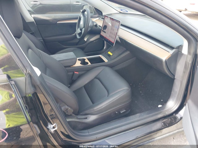 5YJ3E1EC9MF065041 Tesla 2021