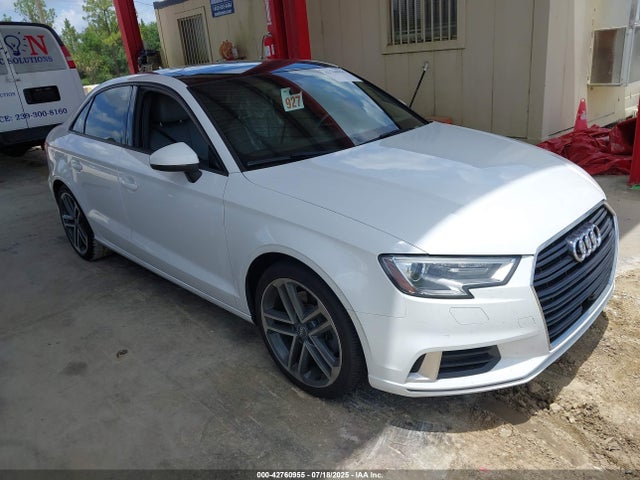 2018 AUDI A3 WAUAUGFF5J1021142 Photo 0