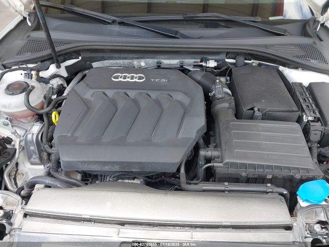 2018 AUDI A3 WAUAUGFF5J1021142 Photo 9