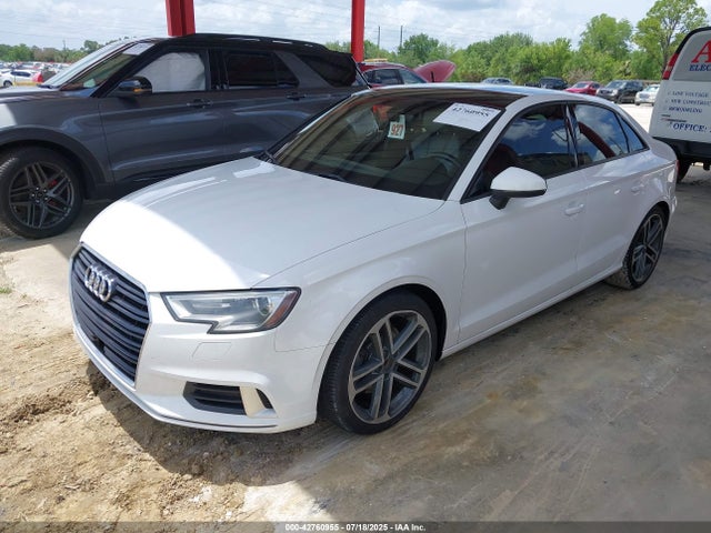 2018 AUDI A3 WAUAUGFF5J1021142 Photo 1