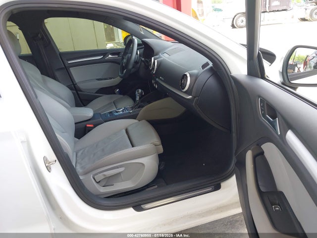 2018 AUDI A3 WAUAUGFF5J1021142 Photo 4