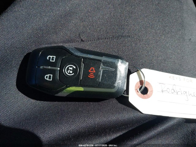 1FM5K8D83GGD28010 Ford Explorer
