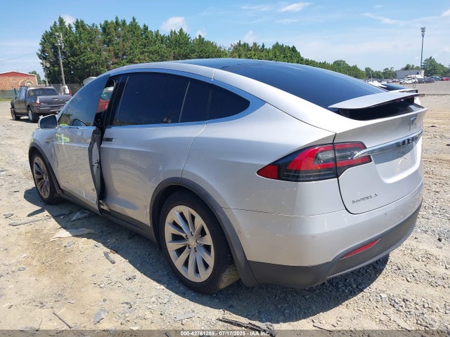 2016 TESLA MODEL X 5YJXCBE21GF014593 Photo 2