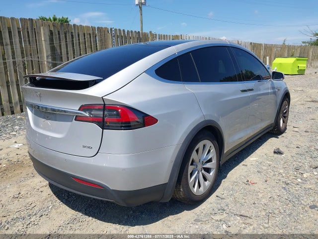 2016 TESLA MODEL X 5YJXCBE21GF014593 Photo 3