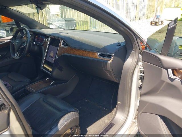 2016 TESLA MODEL X 5YJXCBE21GF014593 Photo 4