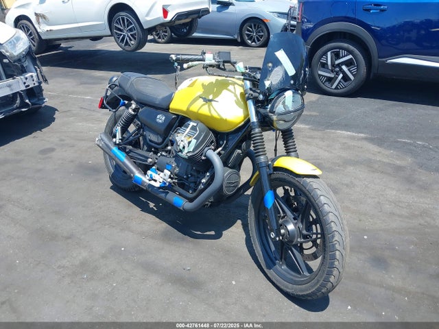 2022 MOTO GUZZI V7 ZGUKZUA0XNM001092