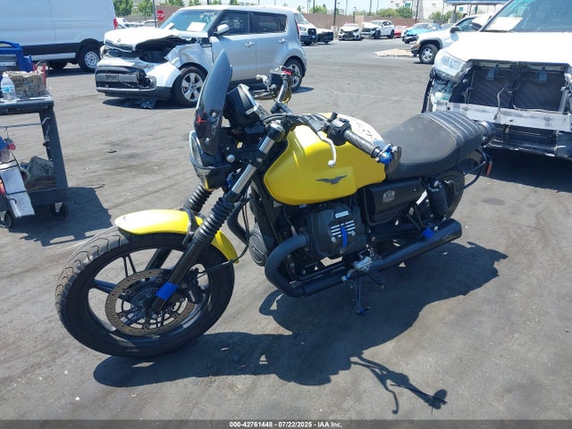 2022 MOTO GUZZI V7 ZGUKZUA0XNM001092 Photo 1