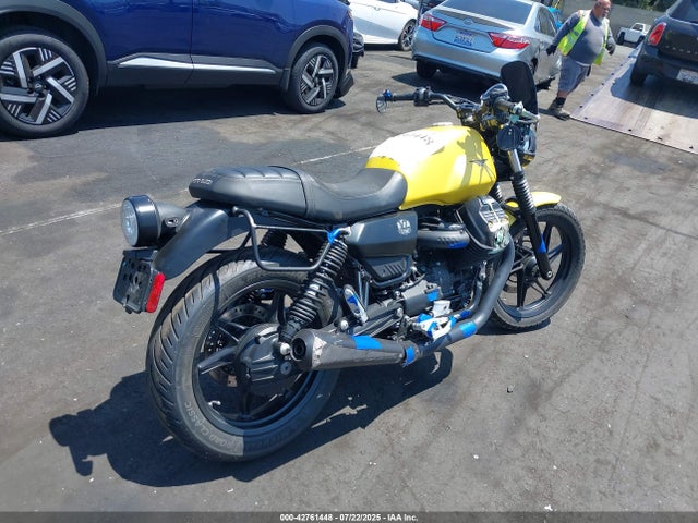 2022 MOTO GUZZI V7 ZGUKZUA0XNM001092 Photo 3