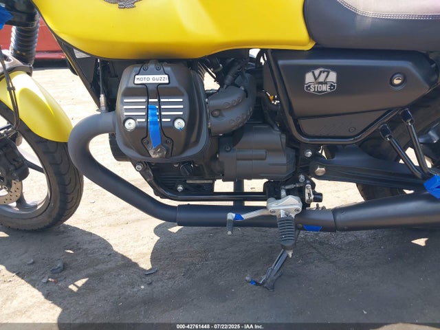 2022 MOTO GUZZI V7 ZGUKZUA0XNM001092 Photo 8