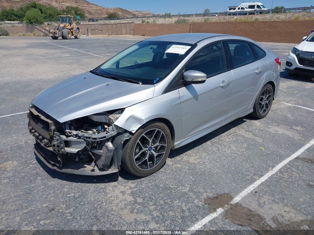 Ford 2015 2015 1FADP3F22FL220857 Image 2