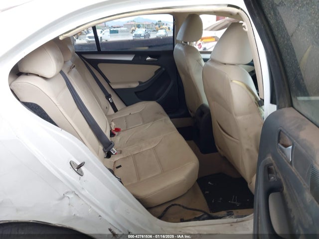 3VWD17AJ2EM315897 Volkswagen Jetta
