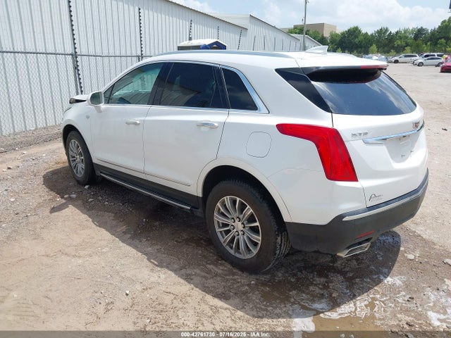 2017 CADILLAC XT5 1GYKNBRS1HZ318415 Photo 2