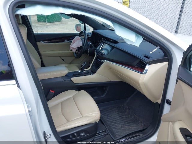 2017 CADILLAC XT5 1GYKNBRS1HZ318415 Photo 4