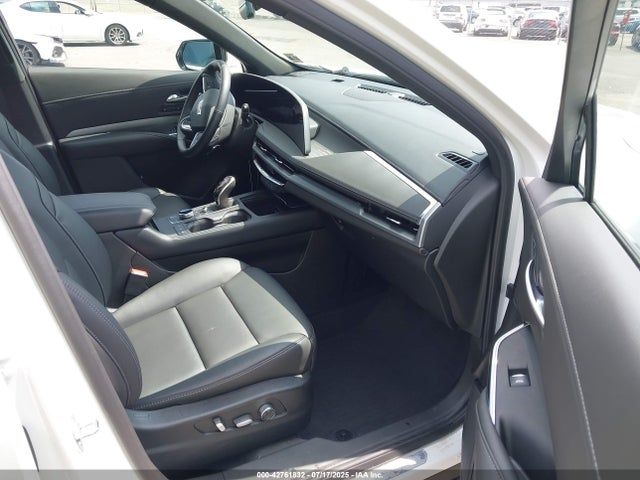 2025 CADILLAC XT4 1GYFZDR44SF115417 Photo 4