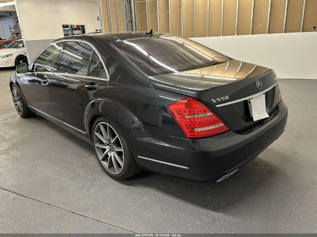 2011 MERCEDES-BENZ S 550 WDDNG8GB9BA399338 Photo 2