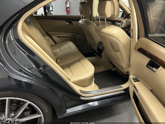 2011 MERCEDES-BENZ S 550 WDDNG8GB9BA399338 Photo 3