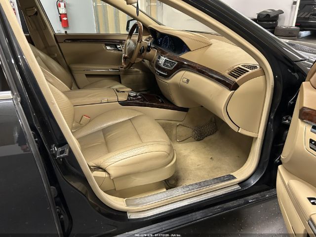 2011 MERCEDES-BENZ S 550 WDDNG8GB9BA399338 Photo 4