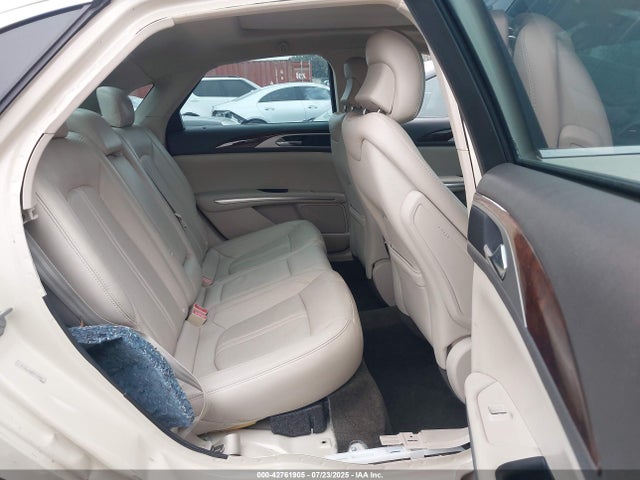 Lincoln 2016 2016 3LN6L2LU3GR630905 Image 8
