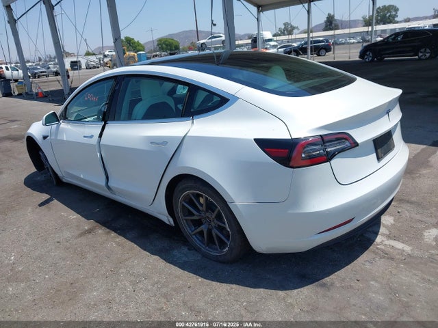 2019 TESLA MODEL 3 5YJ3E1EB3KF512970 Photo 2