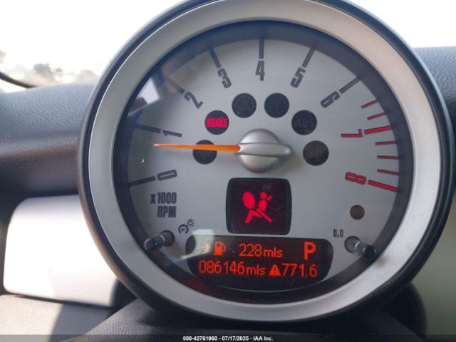 2010 MINI COOPER WMWMF3C54ATZ61237 Photo 6