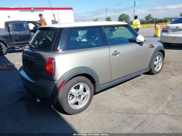 2010 MINI COOPER WMWMF3C58ATZ65176 Photo 3
