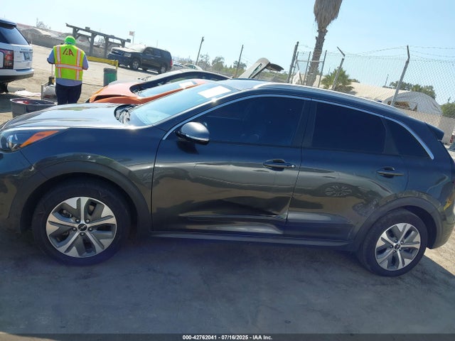 KNDCE3LG8N5135777 KIA 2022