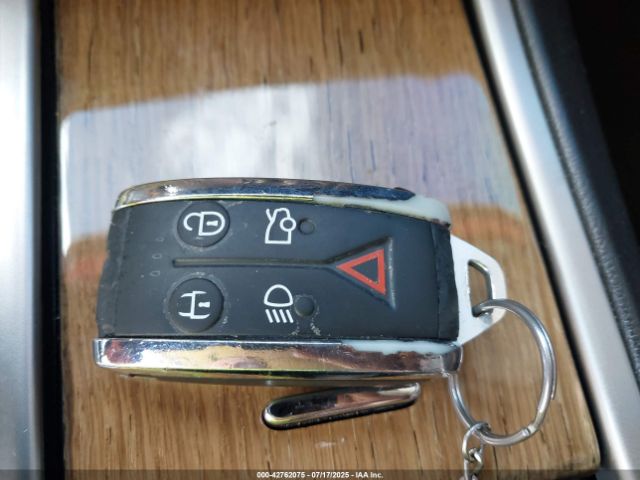 2010 JAGUAR XF SAJWA0HE2AMR63842 Photo 10