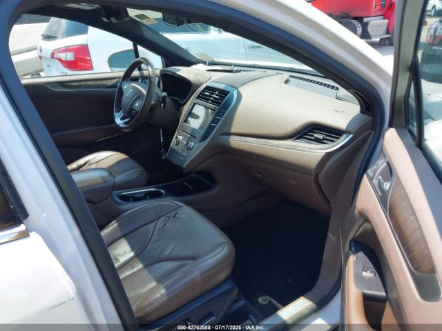 2017 LINCOLN MKC 5LMCJ3D92HUL31289 Photo 4