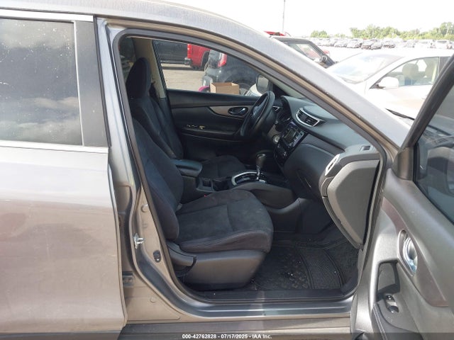 JN8AT2MT5GW010014 Nissan 2016