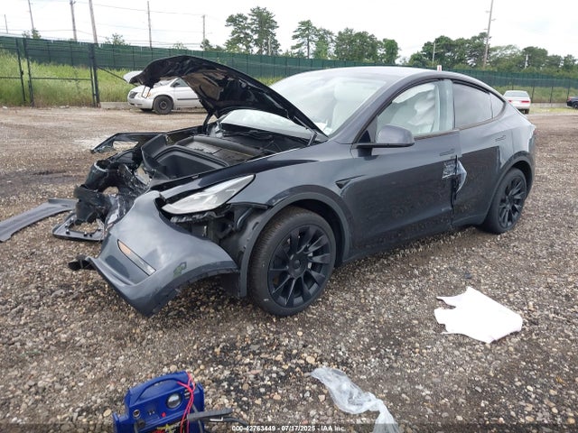 2024 TESLA MODEL Y 7SAYGDEE1RA225634 Photo 1