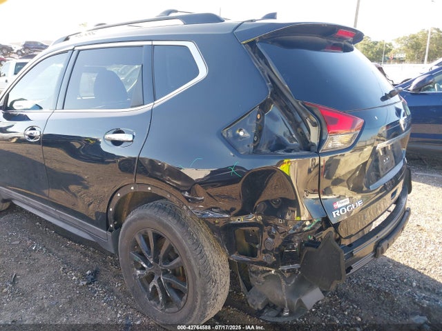 2017 Nissan Rogue Sv მანქანა იყიდება აუქციონზე, vin: 5N1AT2MT2HC825944, აუქციონის ნომერი: 42764588