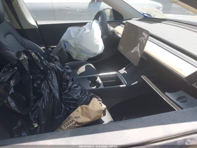 2025 TESLA MODEL Y 7SAYGDEE0SA357340 Photo 4