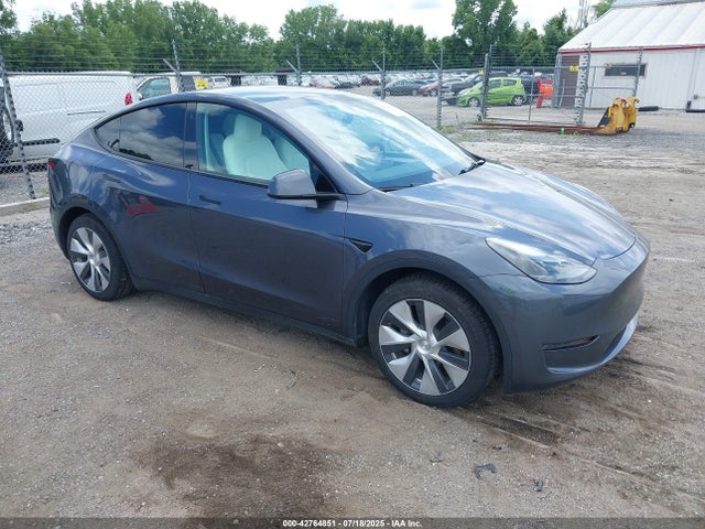 2023 TESLA MODEL Y 7SAYGAEE7PF776715 Photo 0